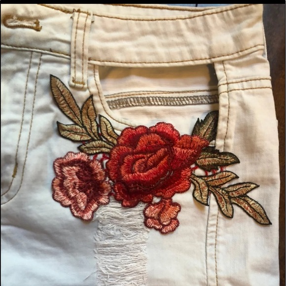 Shorts - Picture 3 of 5